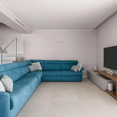 Villa Brand New With Private Heated Pool